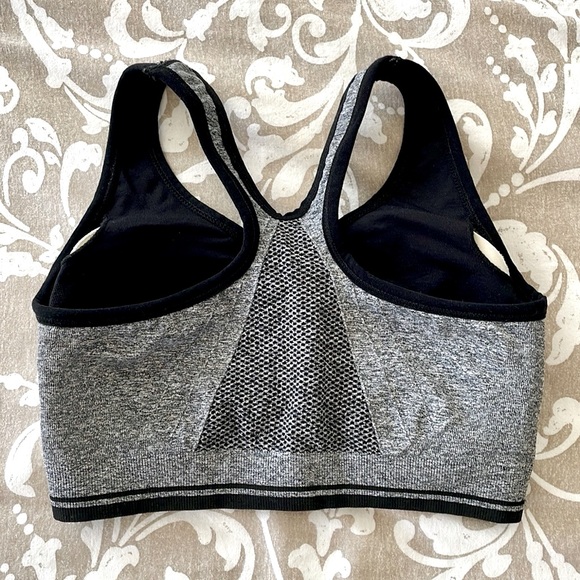 NWOT Gray Seamless Front Zip Sports Bra - Picture 5 of 10